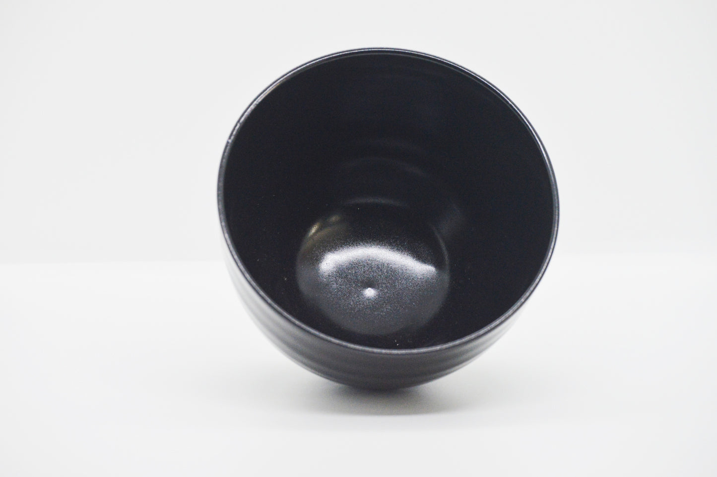 Chawan Kuro 黒 | - Elegancia y respeto en cada gesto | Taza japonesa para matcha artesanal – Matcha Kaori