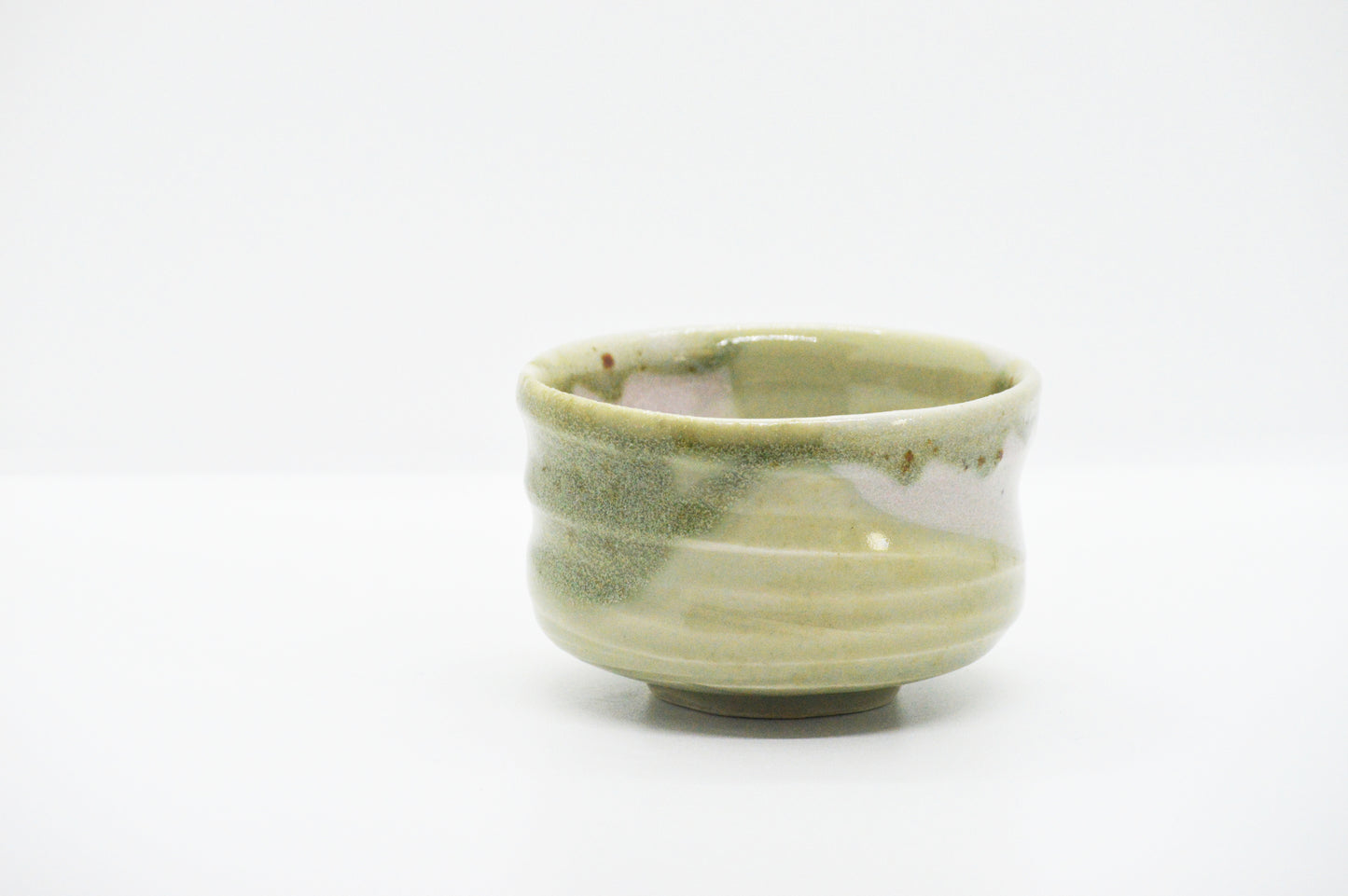 Chawan Haruyama 春山 | - Primavera entre cerros y nubes | Taza japonesa para matcha artesanal – Matcha Kaori