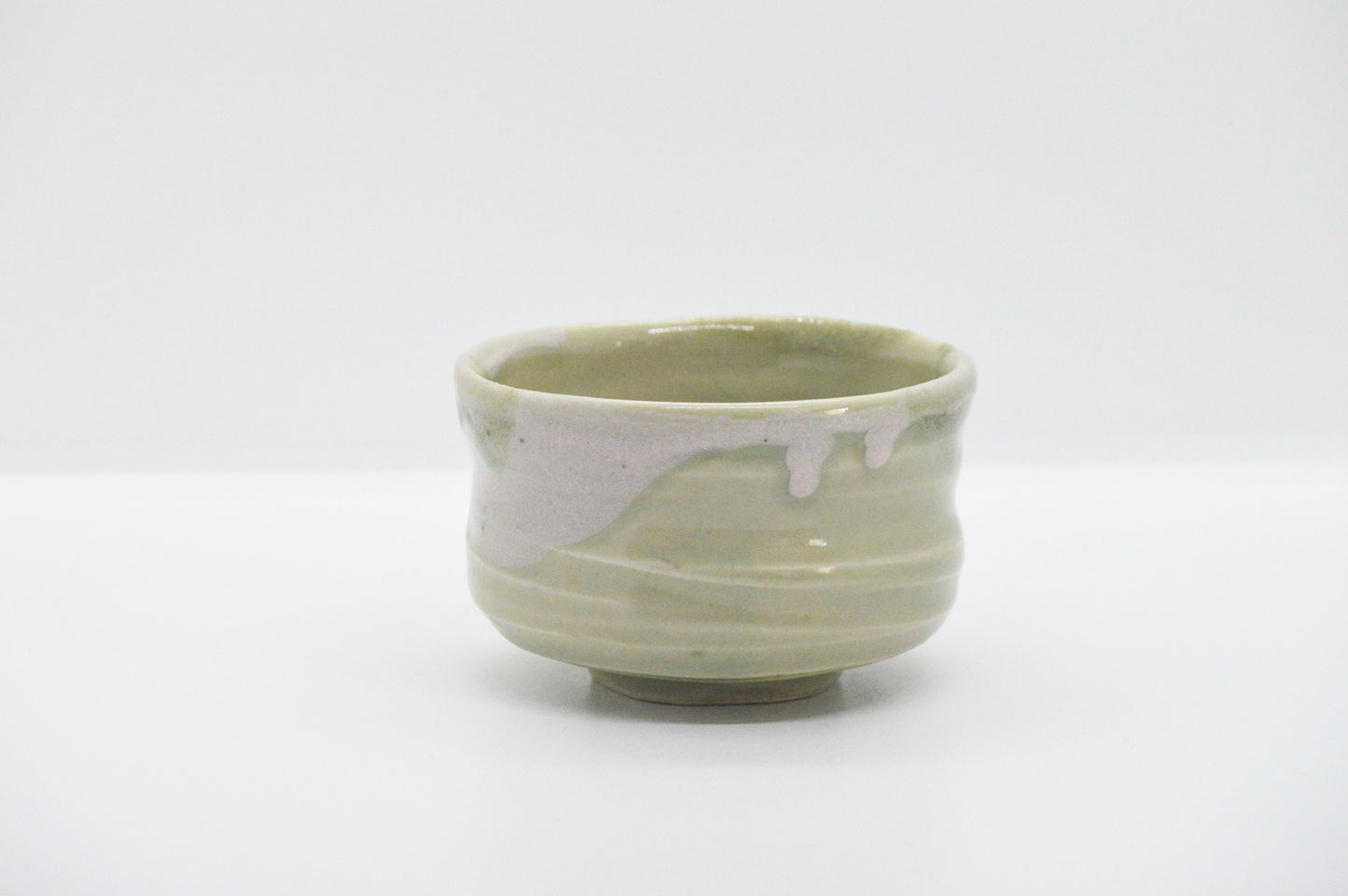 Chawan Haruyama 春山 | - Primavera entre cerros y nubes | Taza japonesa para matcha artesanal – Matcha Kaori