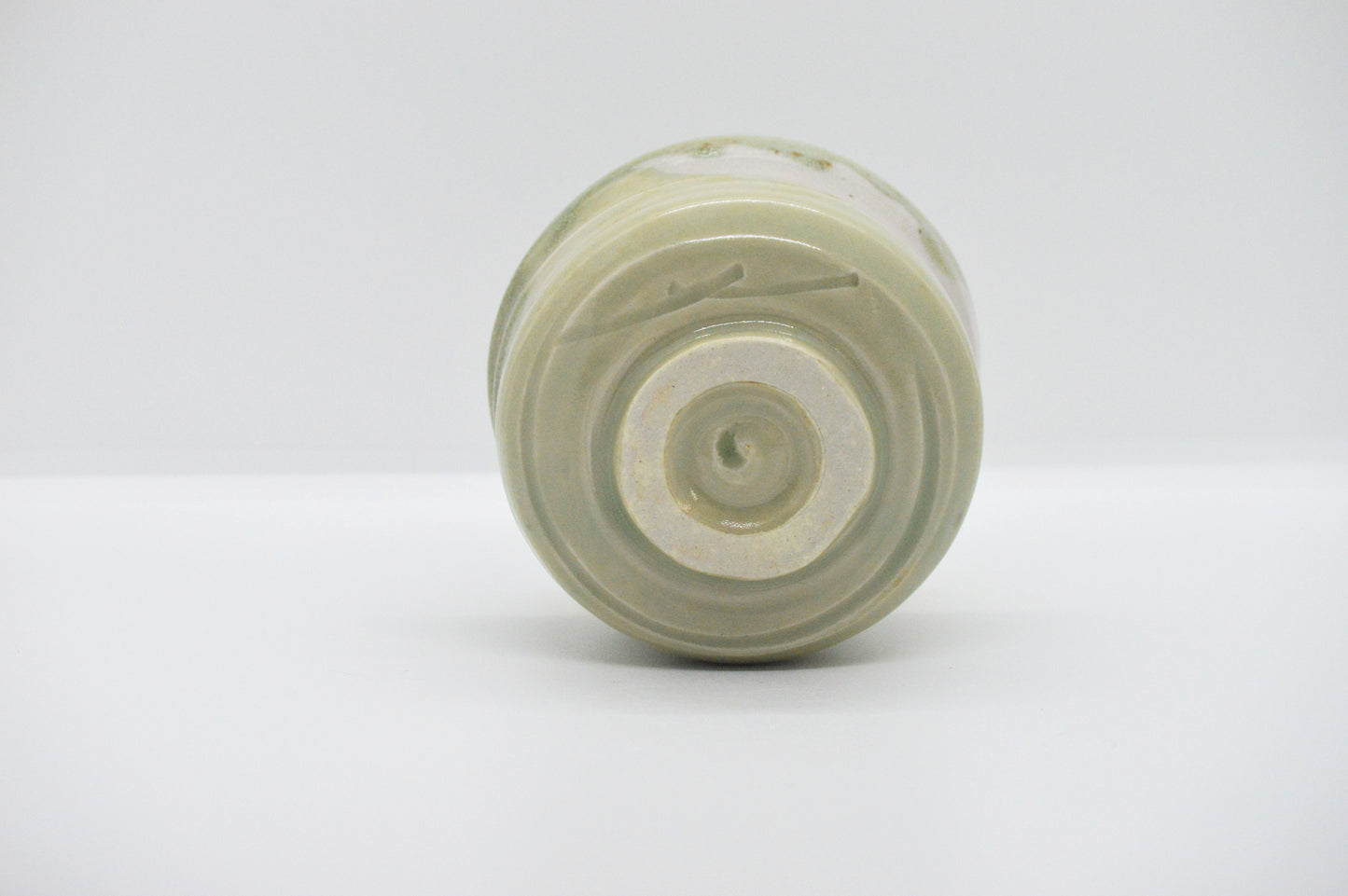 Chawan Haruyama 春山 | - Primavera entre cerros y nubes | Taza japonesa para matcha artesanal – Matcha Kaori