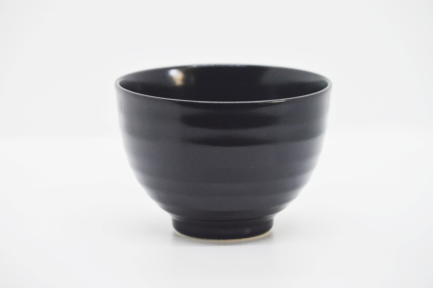 Chawan Kuro 黒 | - Elegancia y respeto en cada gesto | Taza japonesa para matcha artesanal – Matcha Kaori