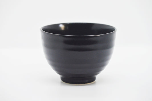 Chawan Kuro 黒 | - Elegancia y respeto en cada gesto | Taza japonesa para matcha artesanal – Matcha Kaori